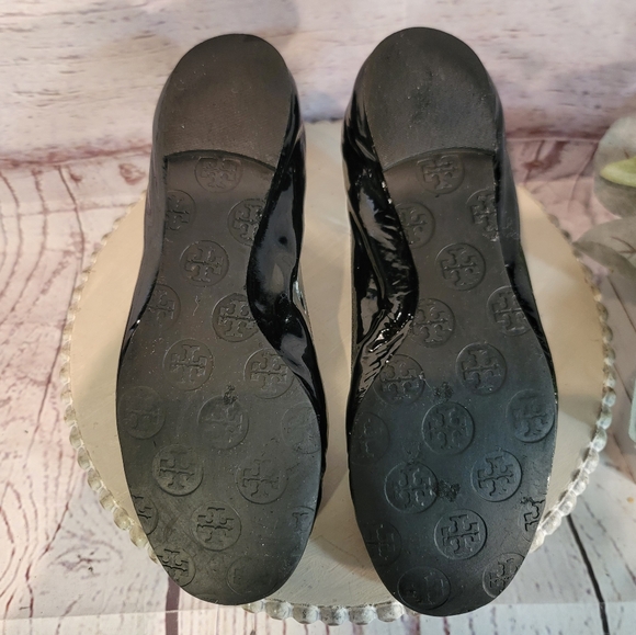 Tory Burch Women's Minnie Black Patent Leather Womens Ballet Travel Shoe - Picture 11 of 15